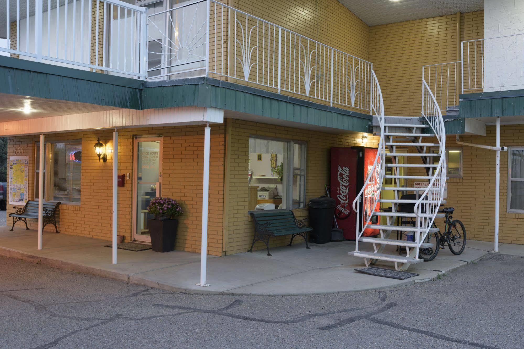Sun-Dek Motel Medicine Hat Zewnętrze zdjęcie