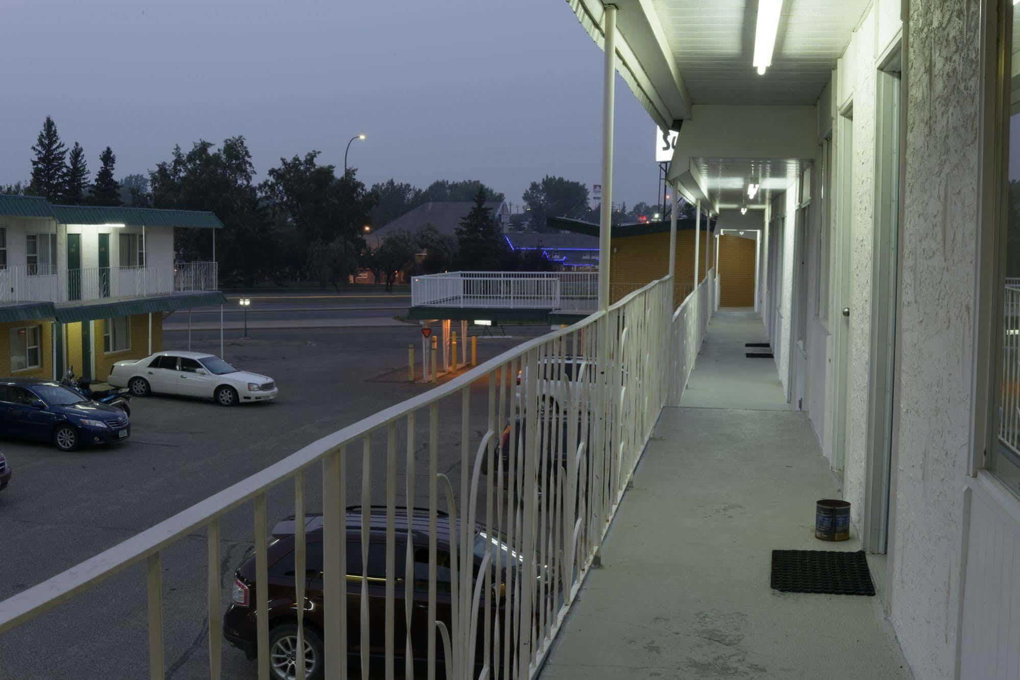 Sun-Dek Motel Medicine Hat Zewnętrze zdjęcie