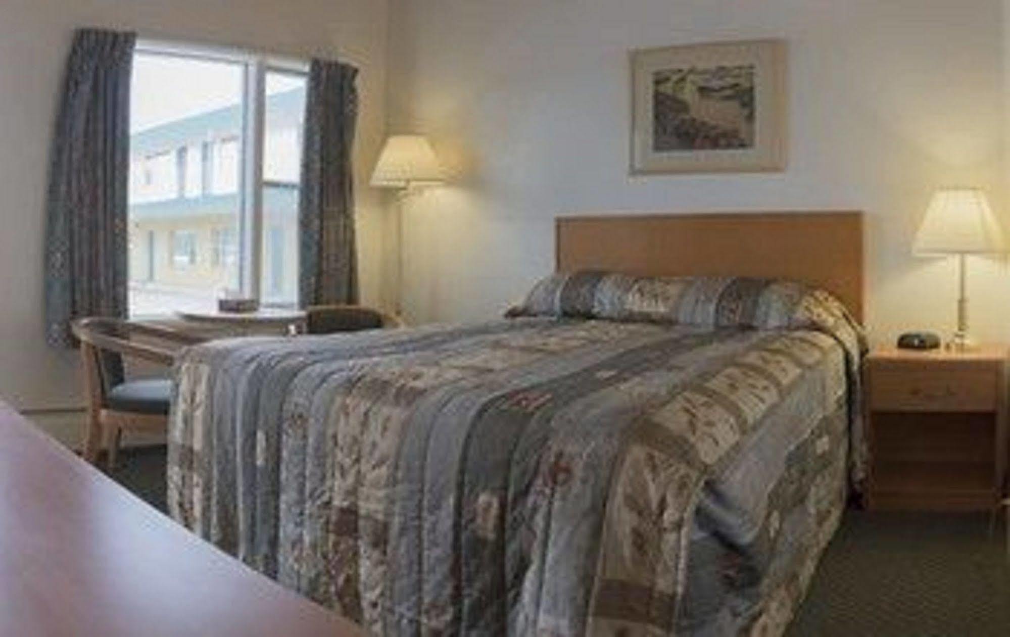 Sun-Dek Motel Medicine Hat Zewnętrze zdjęcie