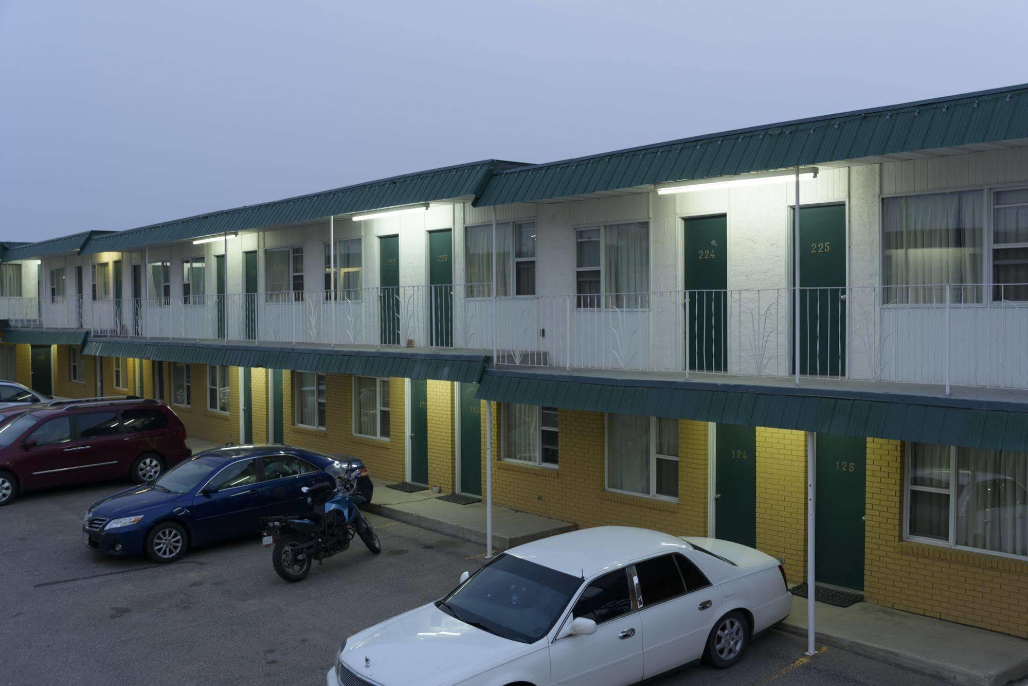 Sun-Dek Motel Medicine Hat Zewnętrze zdjęcie