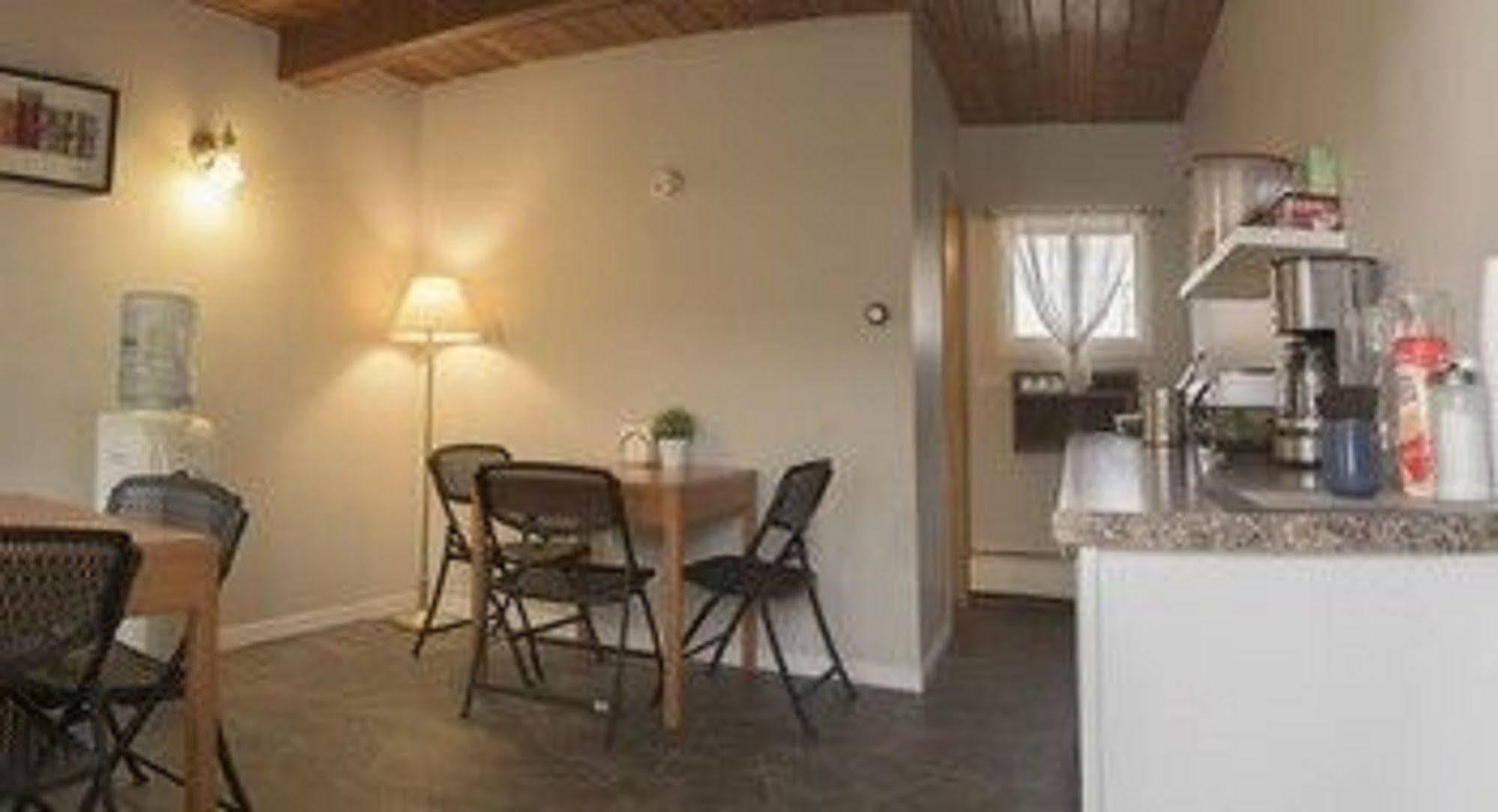 Sun-Dek Motel Medicine Hat Zewnętrze zdjęcie